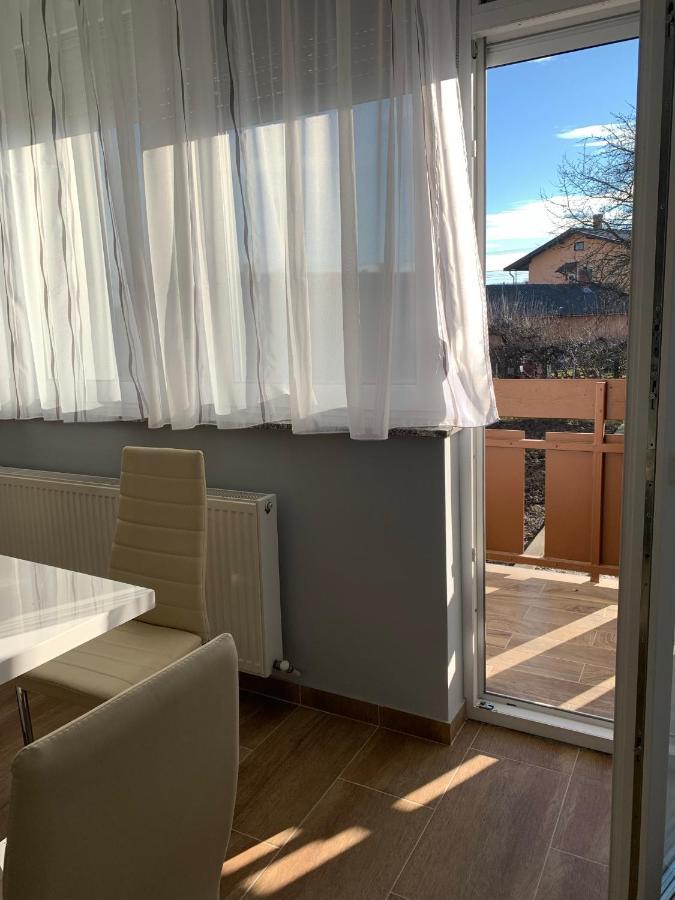 Modern Two Bedroom Flat With Balcony Lenti Exterior foto